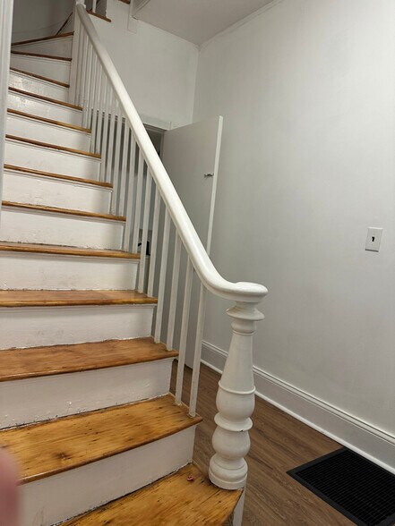 Building Photo - 15 Barrett St