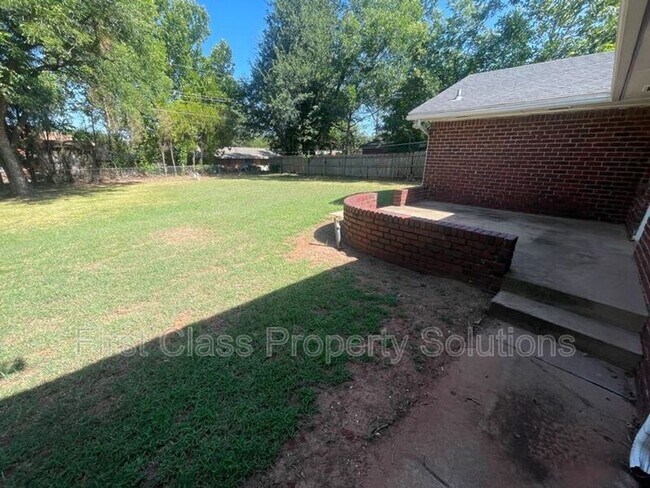 Building Photo - 6300 N Wildewood Dr