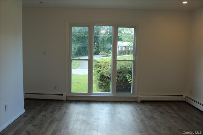 Building Photo - 8 Tanglewood Dr
