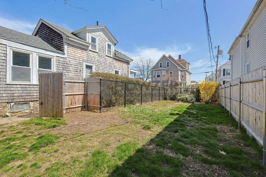 Building Photo - 23-25-25 Harrison St