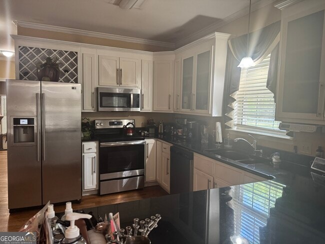 Building Photo - 421 Creekside Dr