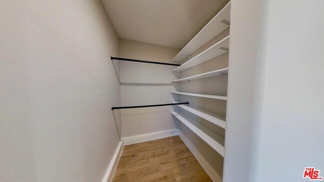 Building Photo - 6440 Yarmouth Ave