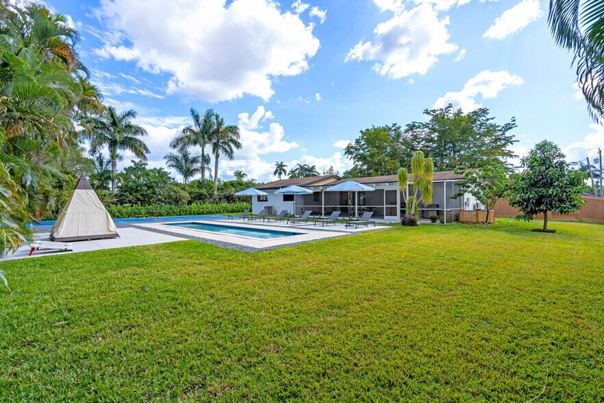 Building Photo - 590 NW 159th St