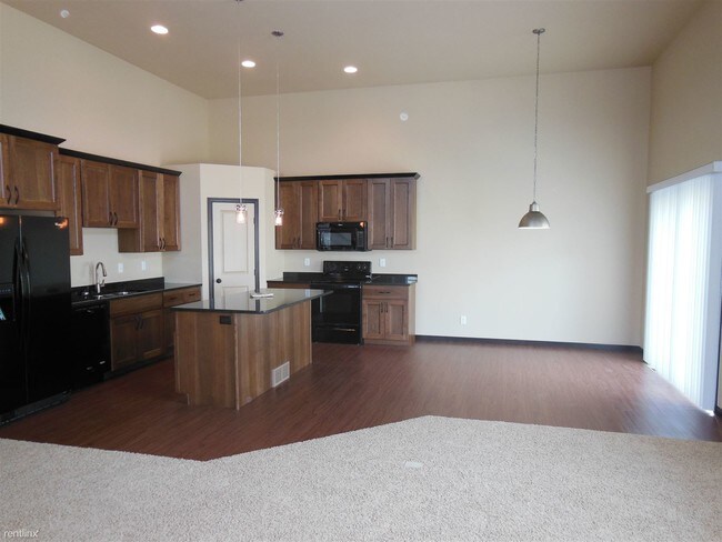 Building Photo - 3 br, 3 bath Townhome - Evelyn Acres