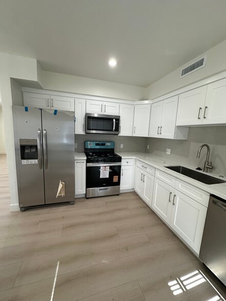 Building Photo - 217 Sinclair Ave