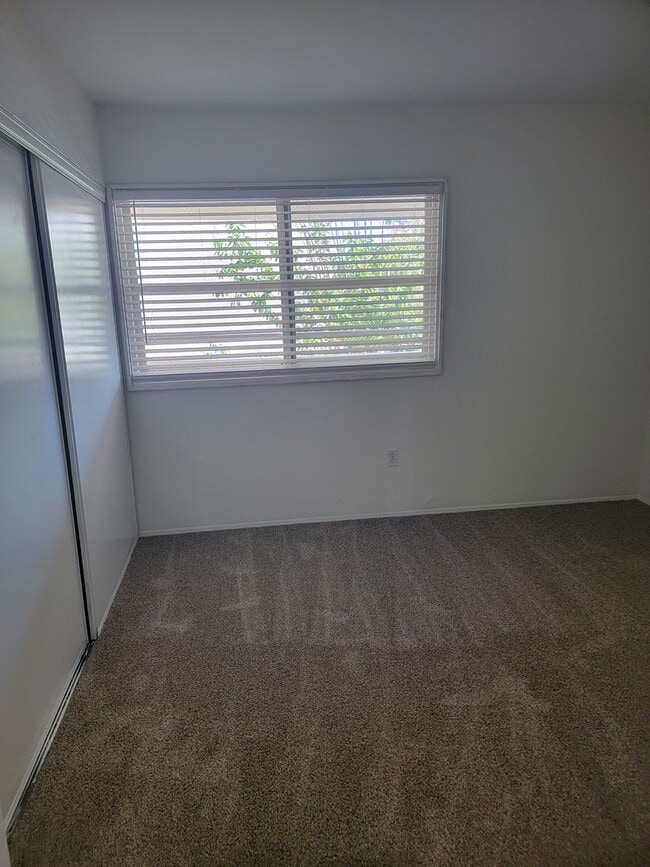 Building Photo - 2 BR / 2 BA Condo with Spectacular Views Near Patrick Henry High School