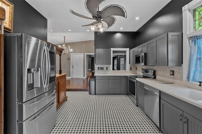 Building Photo - 126 E Palmetto Ave