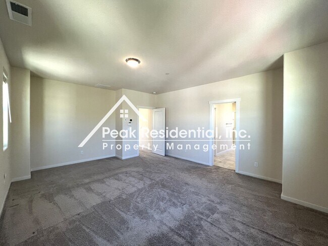 Building Photo - Beautiful Folsom 4bd/3ba Home with 2 Car G...