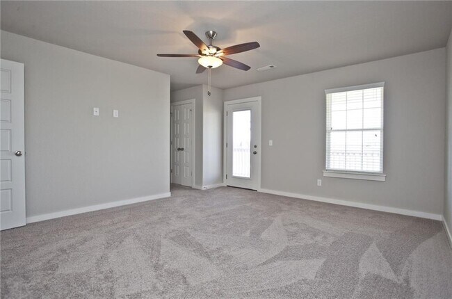 Building Photo - 3811 SW Peachwood Dr