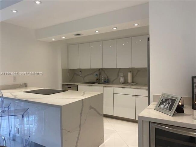 Building Photo - 121 Crandon Blvd