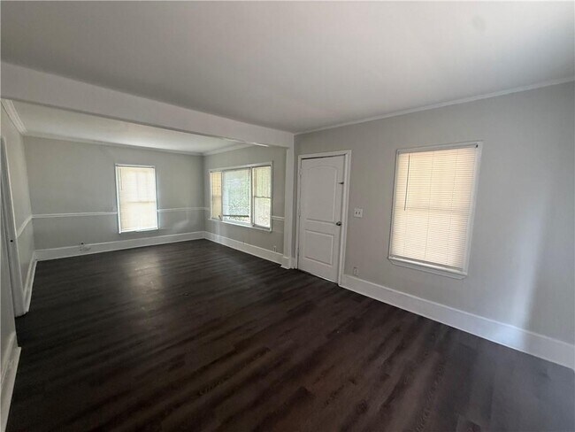 Building Photo - 423 Devon Dr