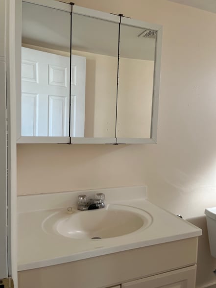 Building Photo - 23 Harriman Cove Rd