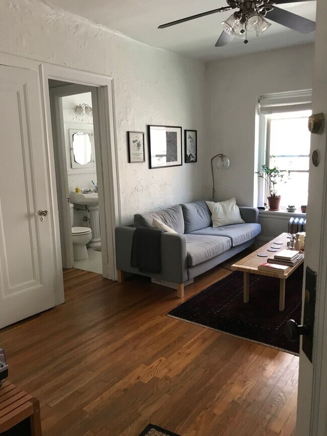 Interior Photo - Harriet Apartments - Uptown