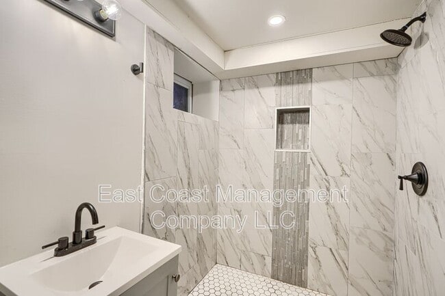 Building Photo - 518 Normandy Ave