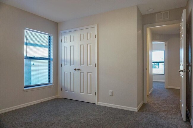 Building Photo - 960 Woodlark Dr