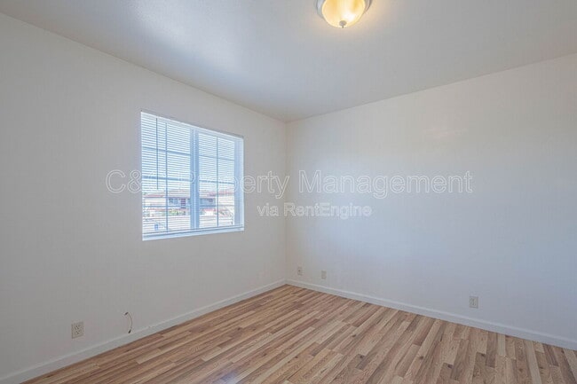 Building Photo - 15 Dolores Ave