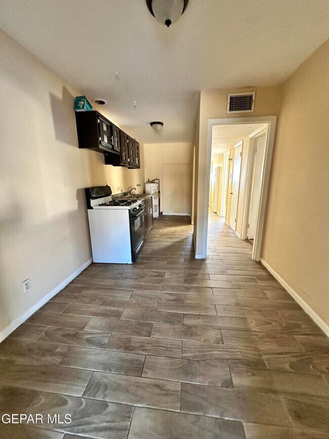 Building Photo - 2606 Sacramento Ave