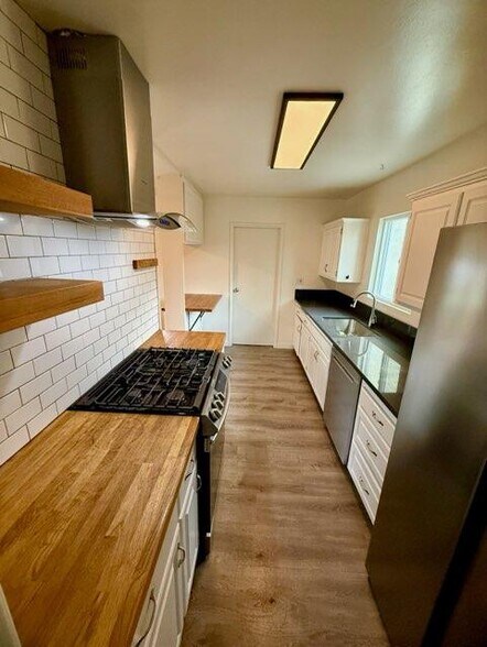 Building Photo - 334 Calor Dr