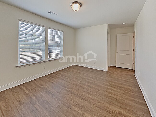 Building Photo - 308 Elmhurst Dr