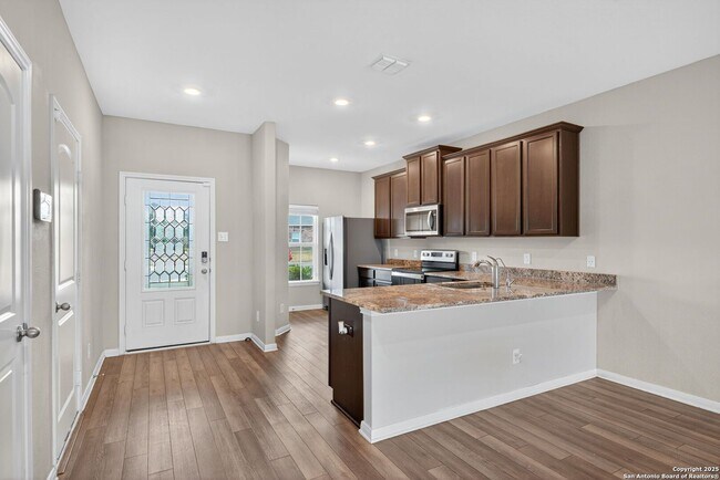 Building Photo - 5-BEDROOM HOME IN LUCKEY RANCH