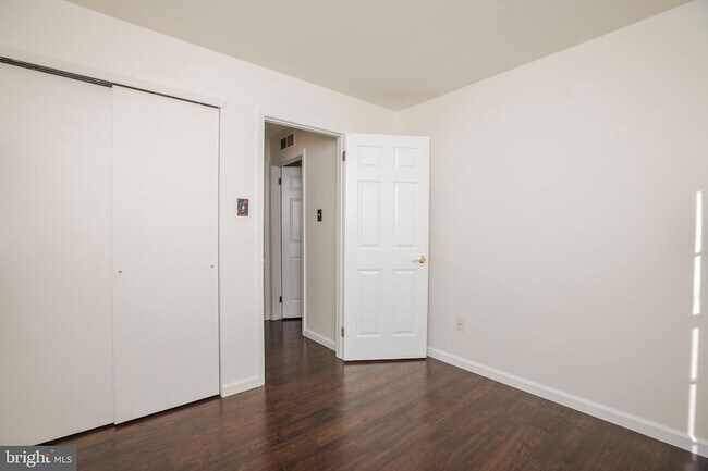 Building Photo - 297 Andover Pl