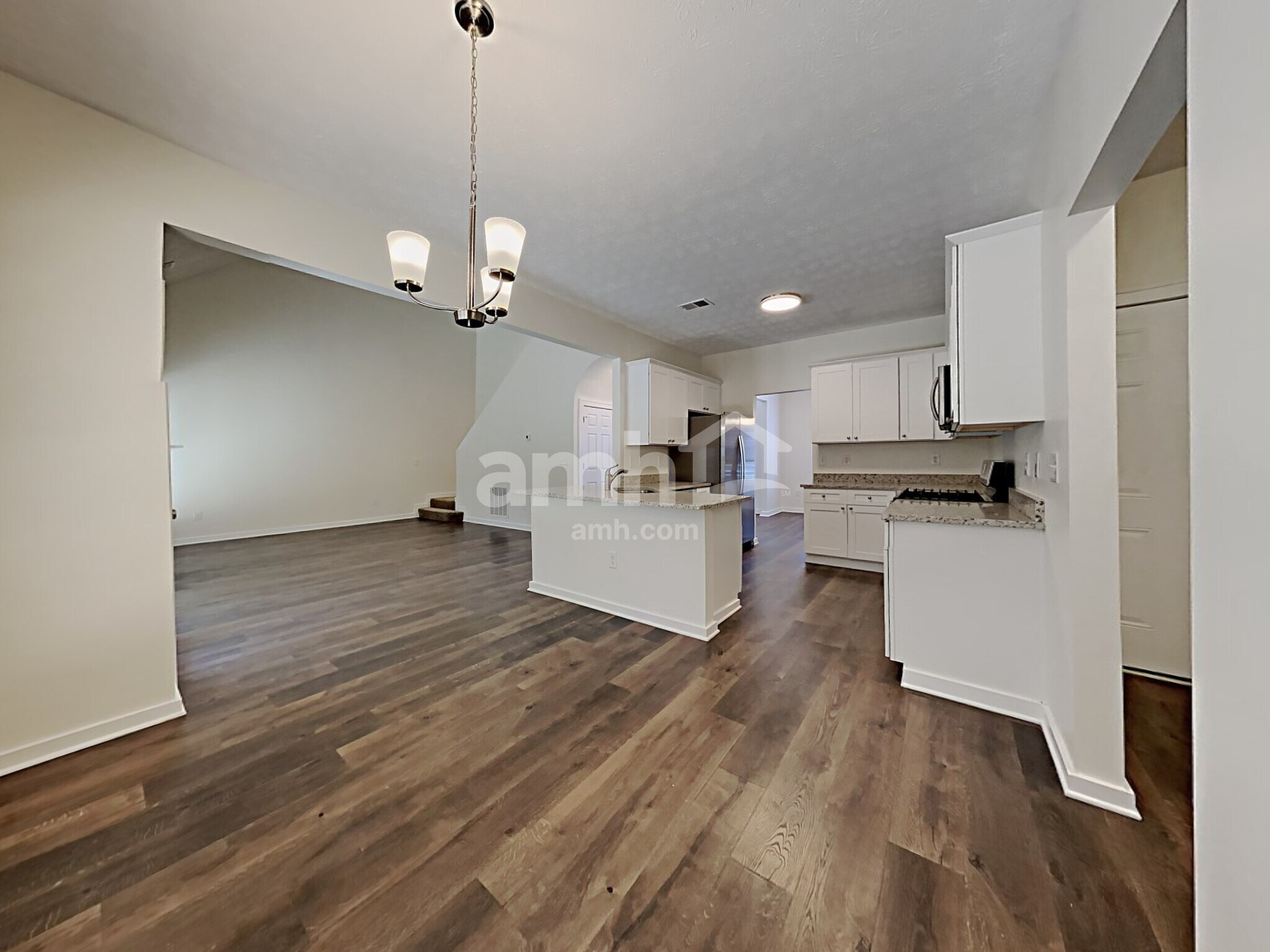 Building Photo - 3075 Kings Dr