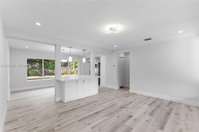 Building Photo - 8910 NE 9th Ct