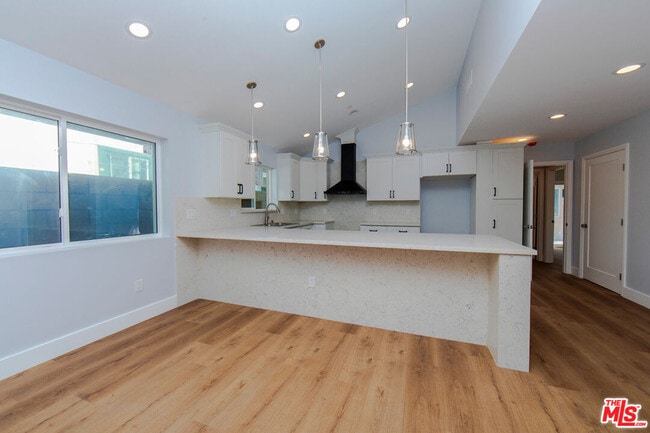 Building Photo - 2208 S Harcourt Ave