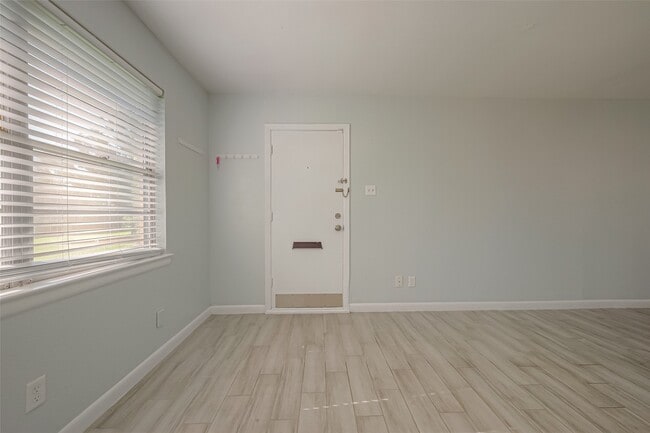 Building Photo - 3426 Bradford St