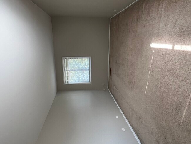 Building Photo - 727 Whitesail Dr