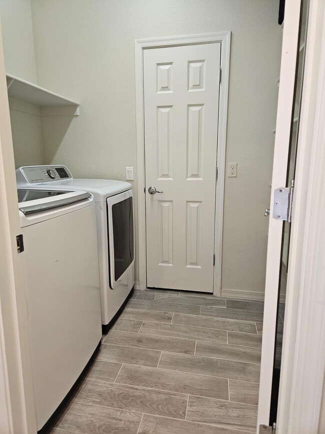 Building Photo - 2204 W Le Marche Ave