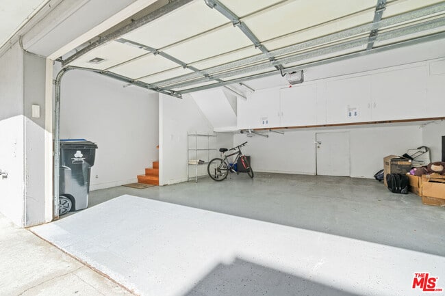 Building Photo - 4725 La Villa Marina