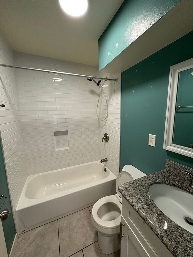 Building Photo - 4477 Hilltop Dr