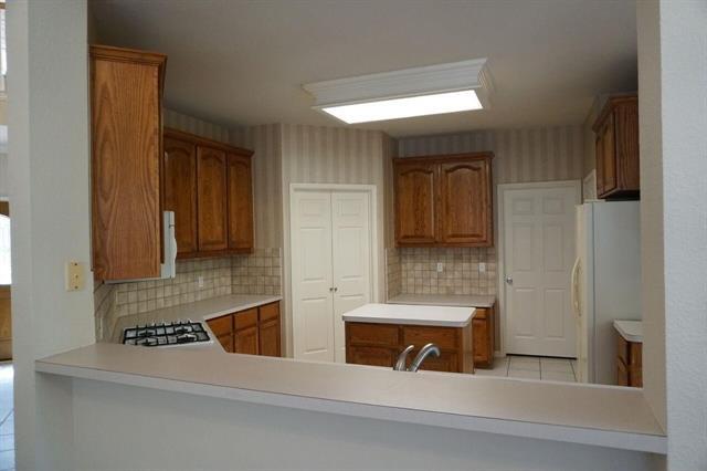 Building Photo - 3029 Golden Gate Dr