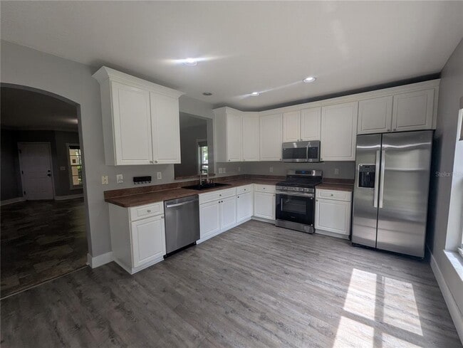 Building Photo - 6202 Gannetdale Dr