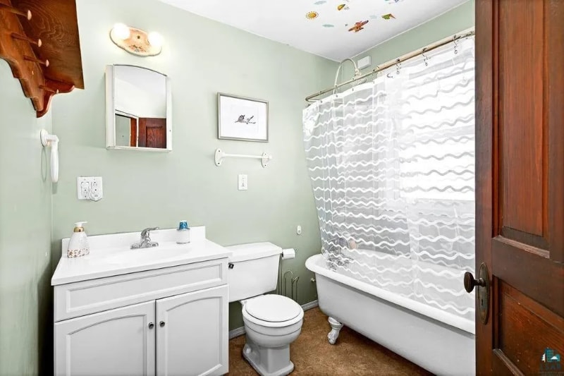 Building Photo - 711 E 8th St