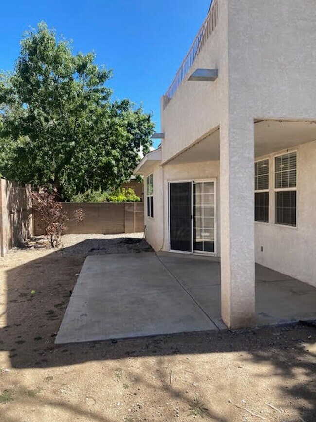Building Photo - Spacious Two Story Home in the NE Heights ...