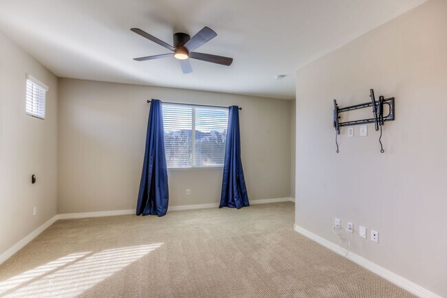 Building Photo - Very Special Oro Valley Home with Pool and Mountain Views!