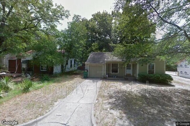 Building Photo - 1012 Pecan Ave