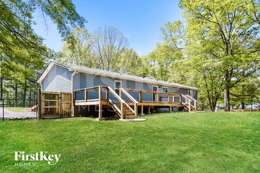 Building Photo - 595 School Rd