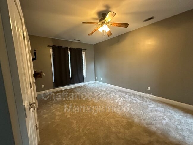 Building Photo - 9936 Falcon Crest Dr