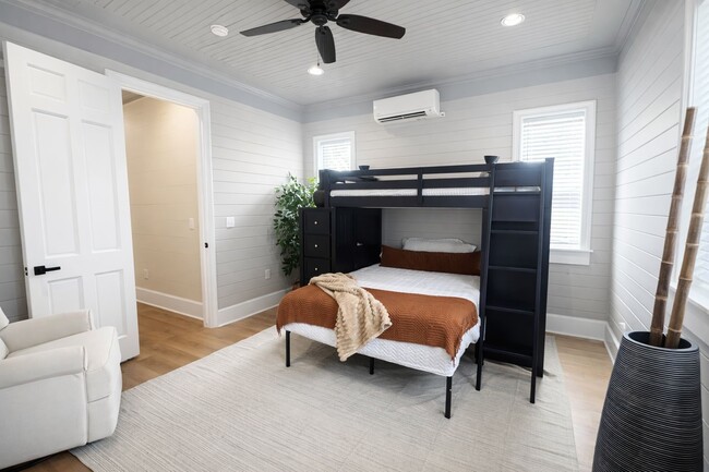 Building Photo - 5036 Golden Forest Dr