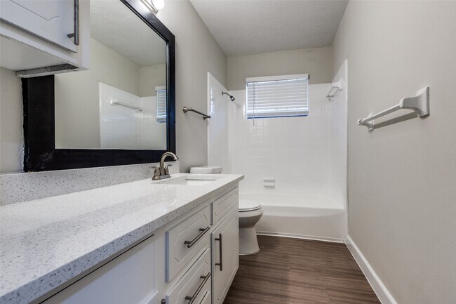 Building Photo - 5426 Fairgreen Ln