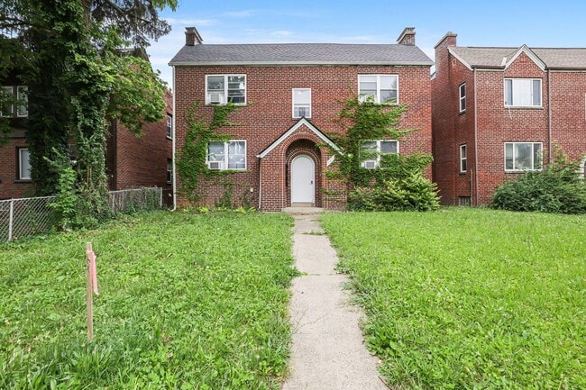 Building Photo - 987 Lilley Ave