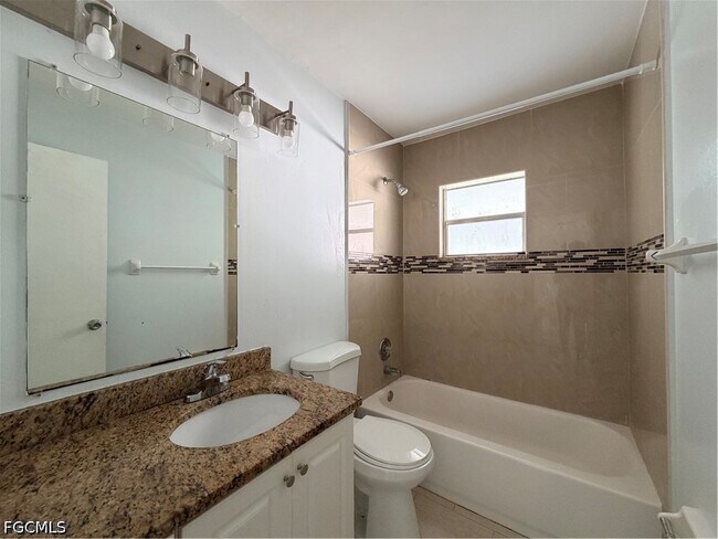 Building Photo - 323 SW 17th St