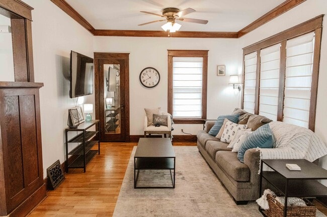 Building Photo - Charming 3 Bedroom Home with Hardwood Floo...