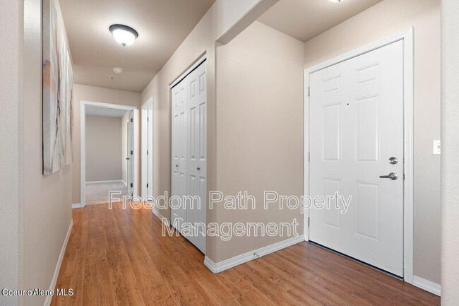 Building Photo - 310 N Promenade Loop