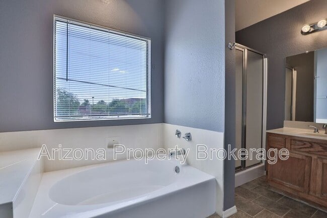 Building Photo - 1653 E Cindy St