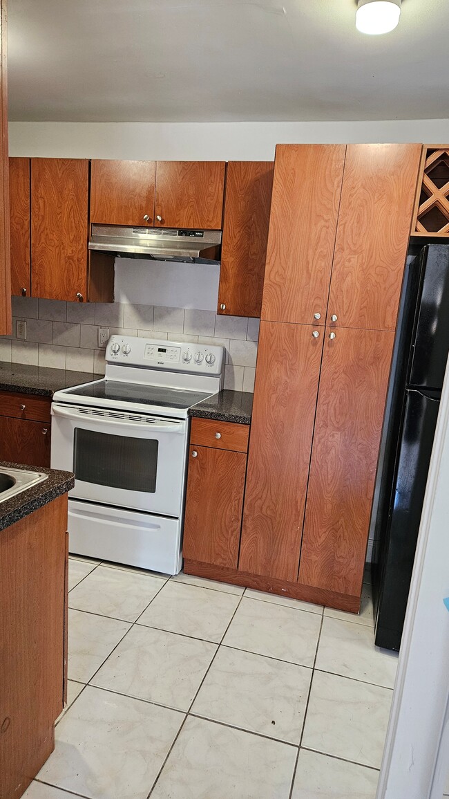 Building Photo - 177 NE 12th Ave