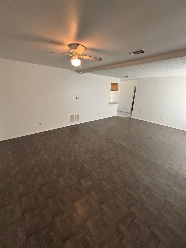 Building Photo - 744 N Markwell Ave